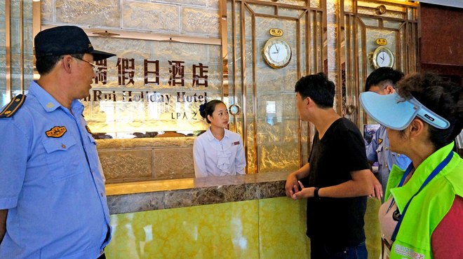 沿街宣传违规摆放物品