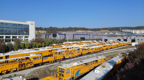 大型养路机械设备 摄影:富建强。 大型养路机械设备 摄影:富建强。