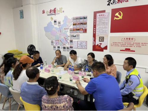 明通路社区维护道路秩序  倡导文明停车381