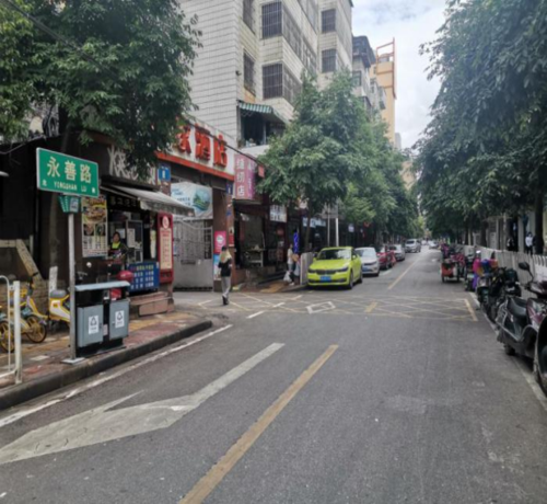 明通路社区维护道路秩序  倡导文明停车917