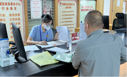 区市场监管局信息：【“当好排头兵”大讨论大竞赛】换新装树形象 创文迎检强服务（工作简讯第310期）64