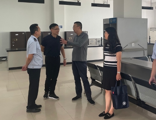 实地考察集民意，带头研讨解难题