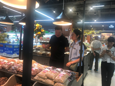 （工作简讯第371期）官渡区市场监管局强化食品安全监管，全力做好创建国家卫生城市复审工作237