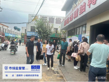（工作简讯第362期）官渡区人大常委会副主任石玲红一行到小板桥农贸市场开展创卫复审督导检查工作86