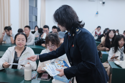 与官渡税务同行 助力就业创业行稳致远 ——支持高校毕业生等青年就业创业税费优惠政策宣讲活动 (1)