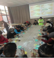 太和信息第21期——太和街道佴家湾社区：开展企退人员“巧手做马灯，红心跟党走”活动516