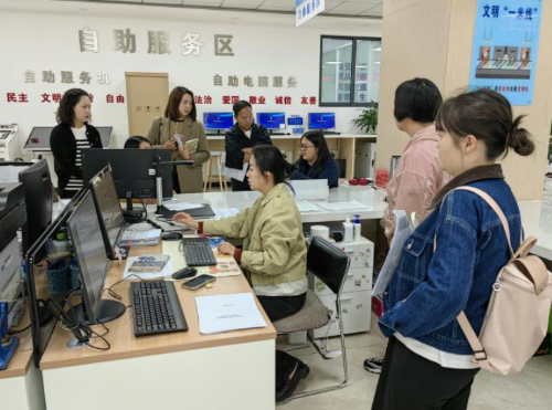 “高效办成一件事”2