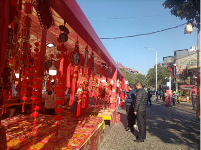 （工作简讯20期))官渡市场监督管理所开展春节前期市场秩序整治工作，全力维护节日市场秩序稳定864